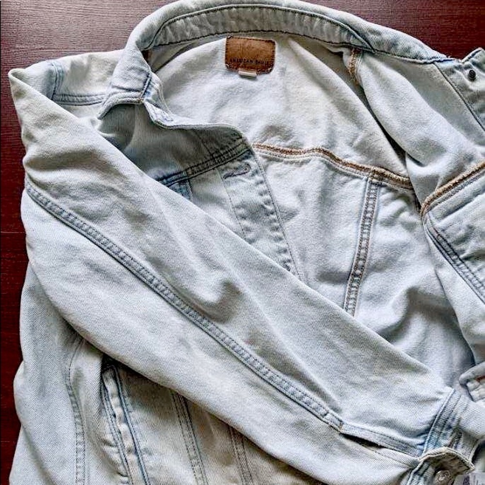 American Eagle Lite Wash Trucker